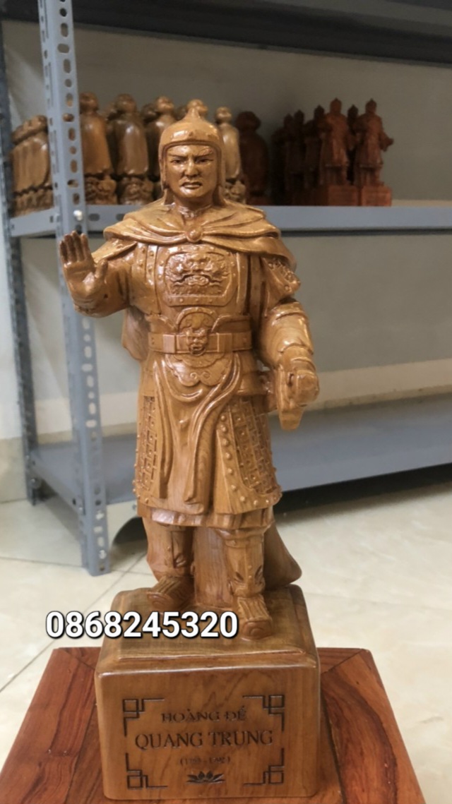 TƯỢNG HOÀNG ĐẾ QUANG TRUNG BẰNG GỖ BÁCH XANH THƠM NỨC KT CAO 30×10×8CM