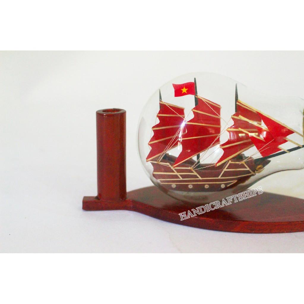 Mô hình thuyền Hạ Long (Đỏ) trong bóng đèn