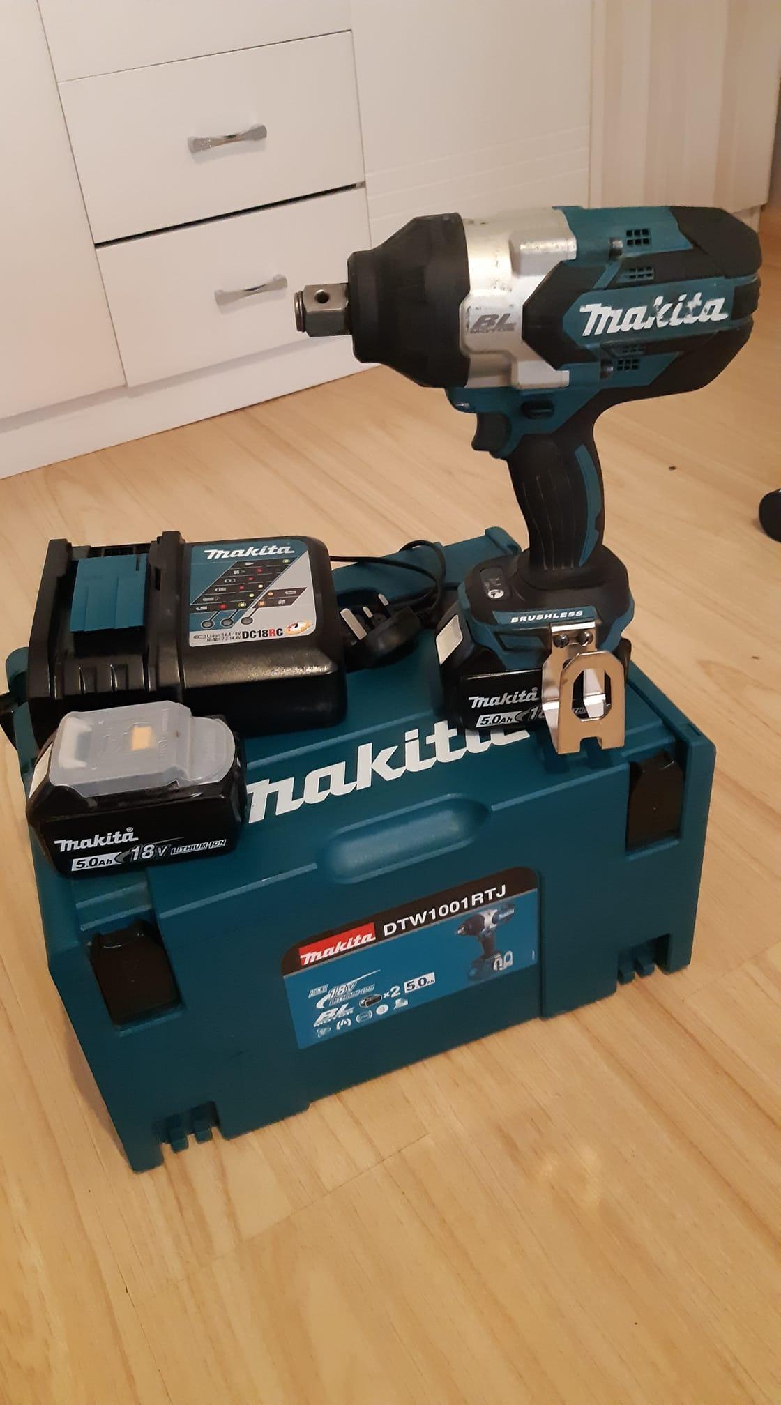 MÁY SIẾT BULONG DÙNG PIN 18V MAKITA DTW1001RTJ - HÀNG CHÍNH HÃNG