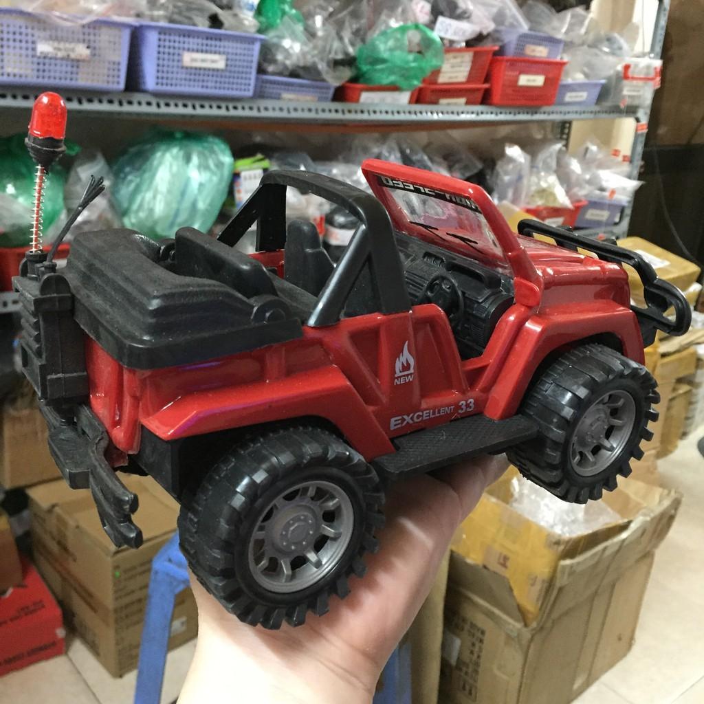 Mô hình Jeep pin thường có nhạc và đèn