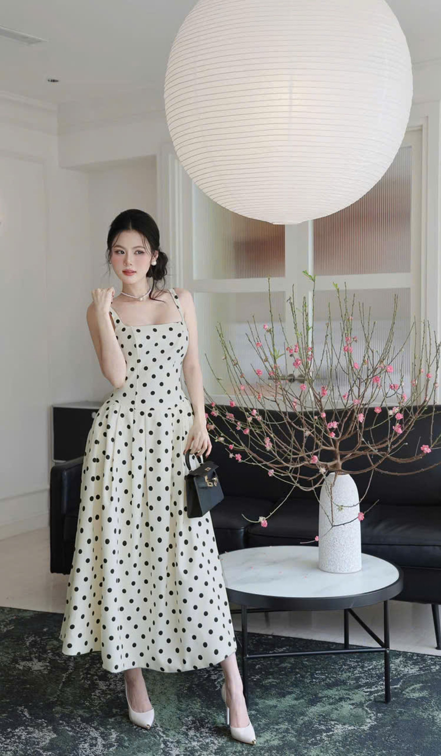 Đầm hai dây chấm bi sang chảnh