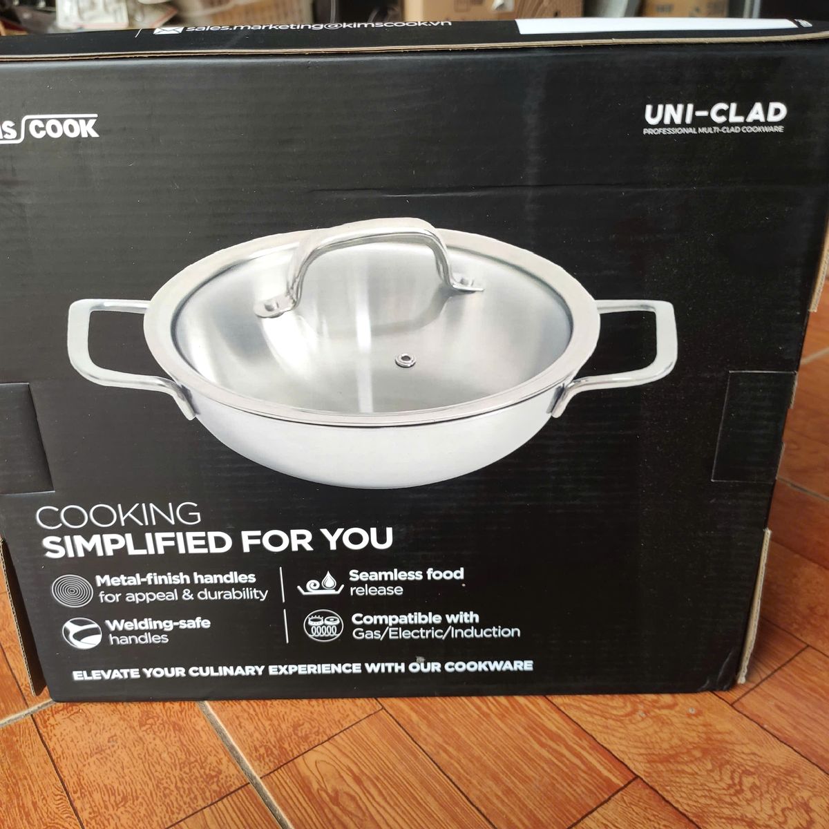 Nồi lẩu Inox 304 đúc liền 3 lớp 2 quai Hàn Quốc Uni-Clad size 22cm/ 26cm vung kính