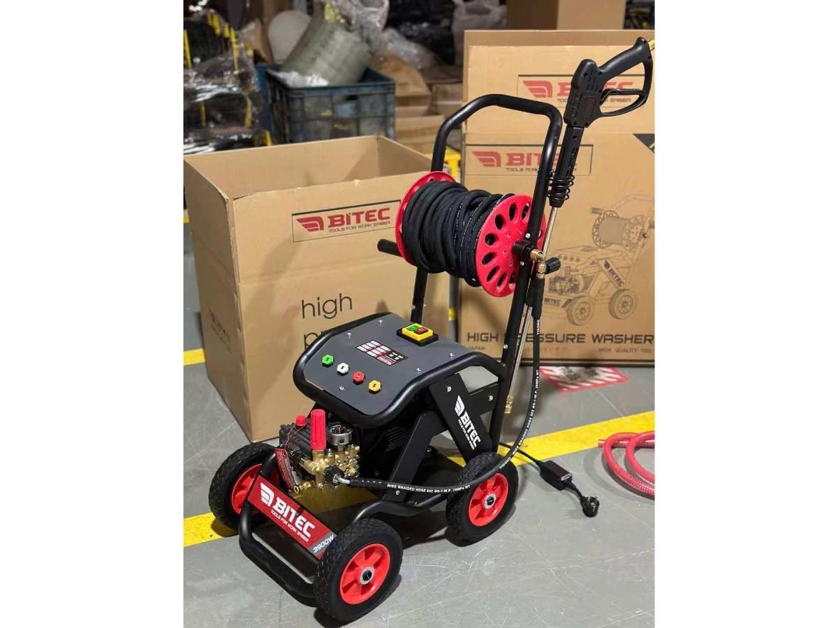 MÁY RỬA XE CÓ CHỈNH ÁP 3.900W 220BAR BT391 BTEC - HÀNG CHÍNH HÃNG