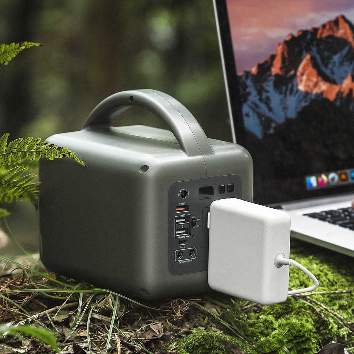 Trạm sạc pin sử dụng điện 220V di động GreenPower Trip 120w 39000mAH có đèn pin