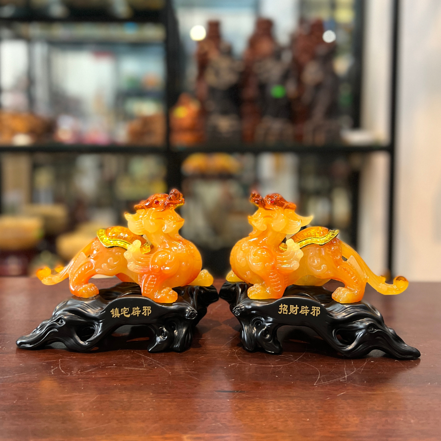 Tỳ Hưu Phong Thủy Poly Màu Vàng Chữ Phúc