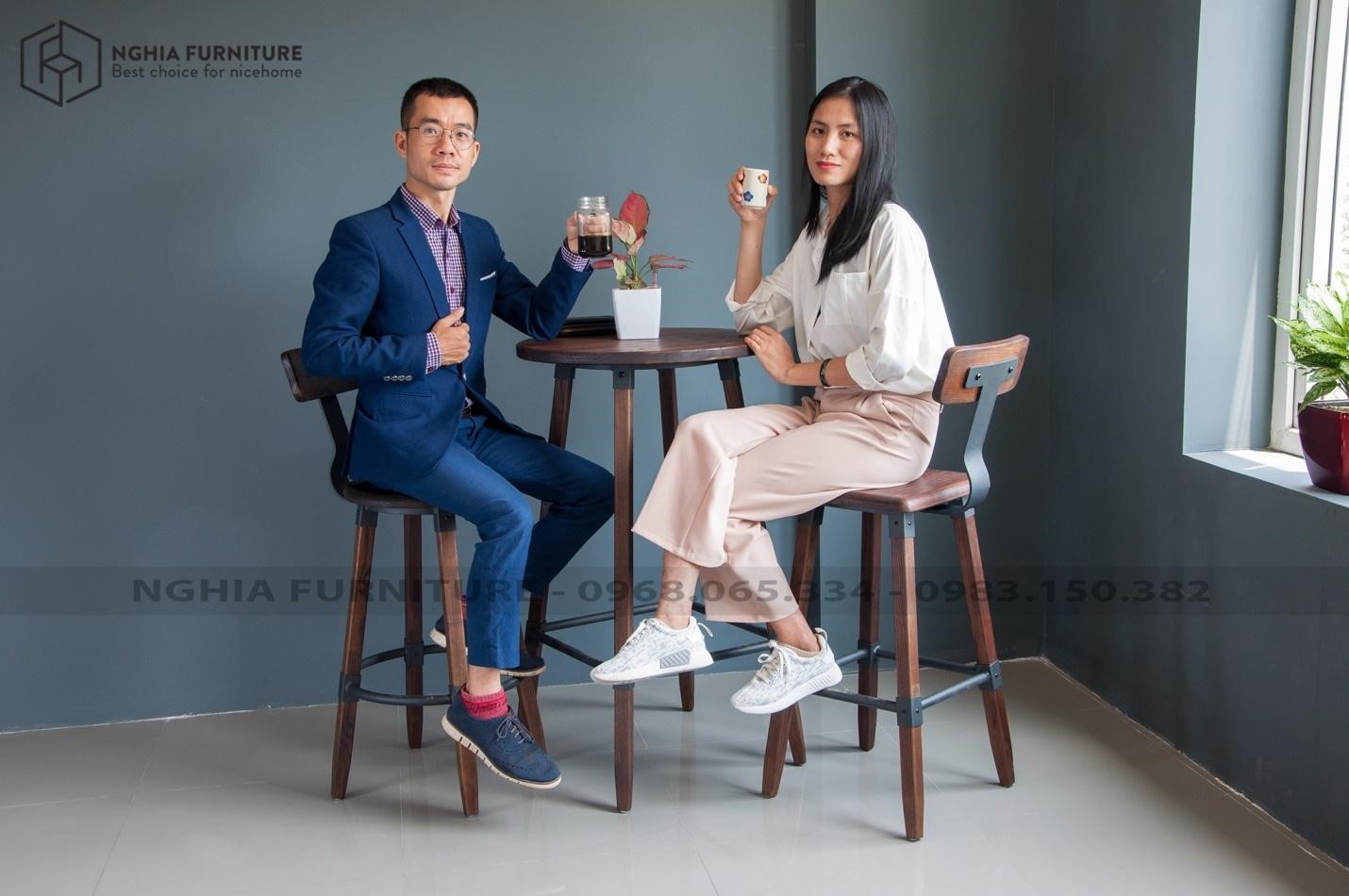 Bàn bar cao phong cách Châu Âu Tia Table 04 phù hợp bàn ngoài ban công, quá rượu, cafe