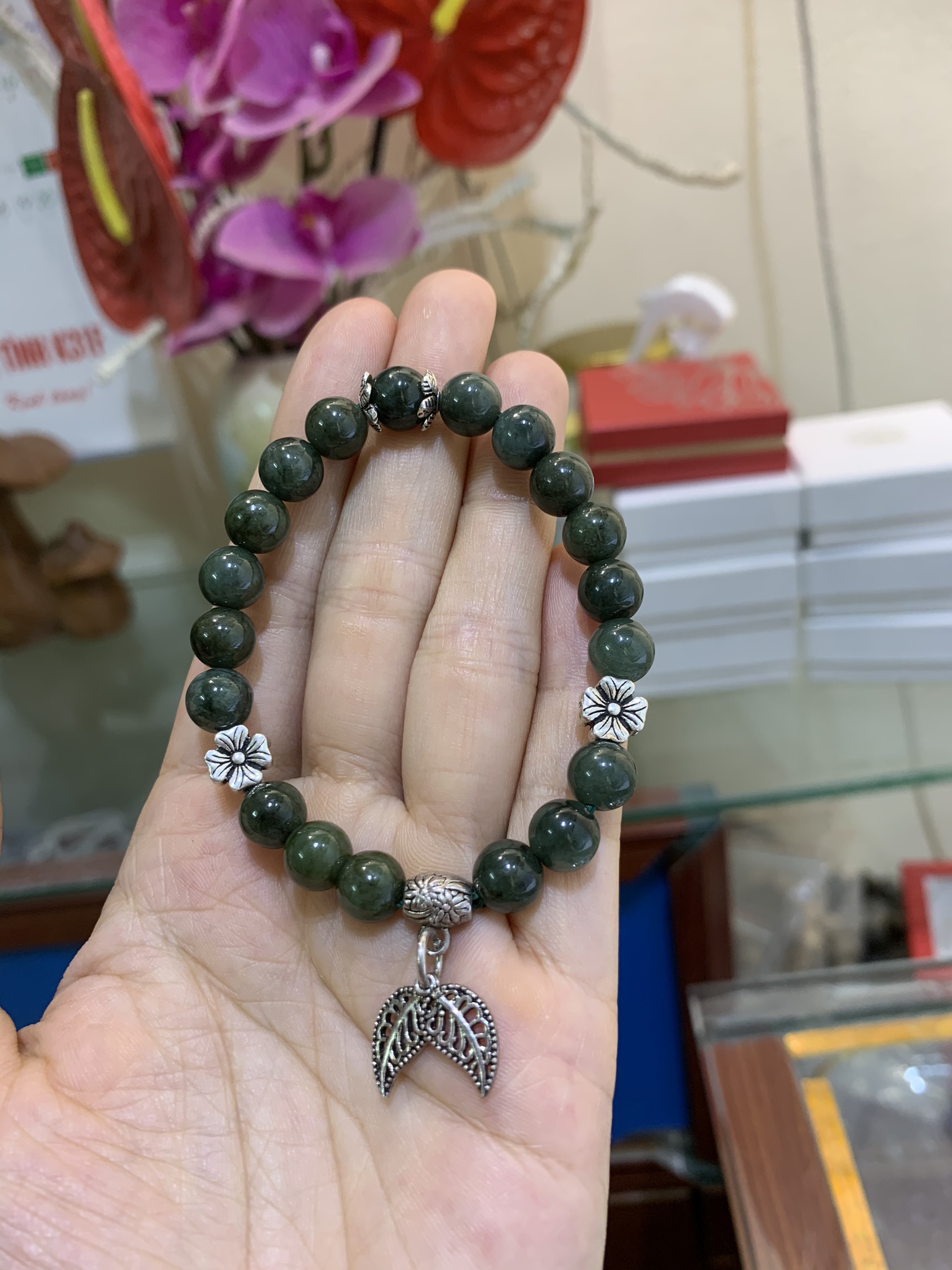 Vòng tay Ngọc Cẩm Thạch Jade 8 ly mix Charm Bạc