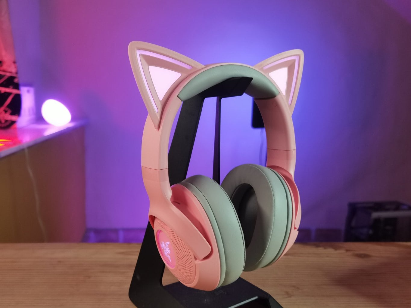 Tai nghe không dây choàng đầu Razer Kraken Kitty V2 BT-Hồng(Quartz Edition)-Wireless Bluetooth RGB Headset with Kitty Ears_Mới, hàng chính hãng