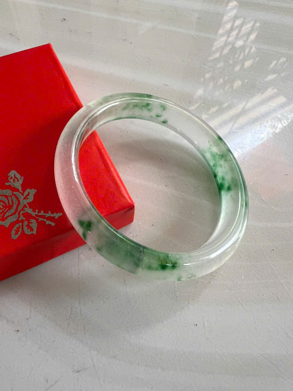 Vòng Tay Nữ Bản Hẹ Đá Mã Não DuLong Trắng Xanh Rong Biển 3 bên cân xứng Trong Bóng Đẹp Ni 56mm Cao 10mm Dầy 7mm Món quà tặng Nữ 53kg - 58kg đeo tay xinh rẻ đẹp ý nghĩa ạ