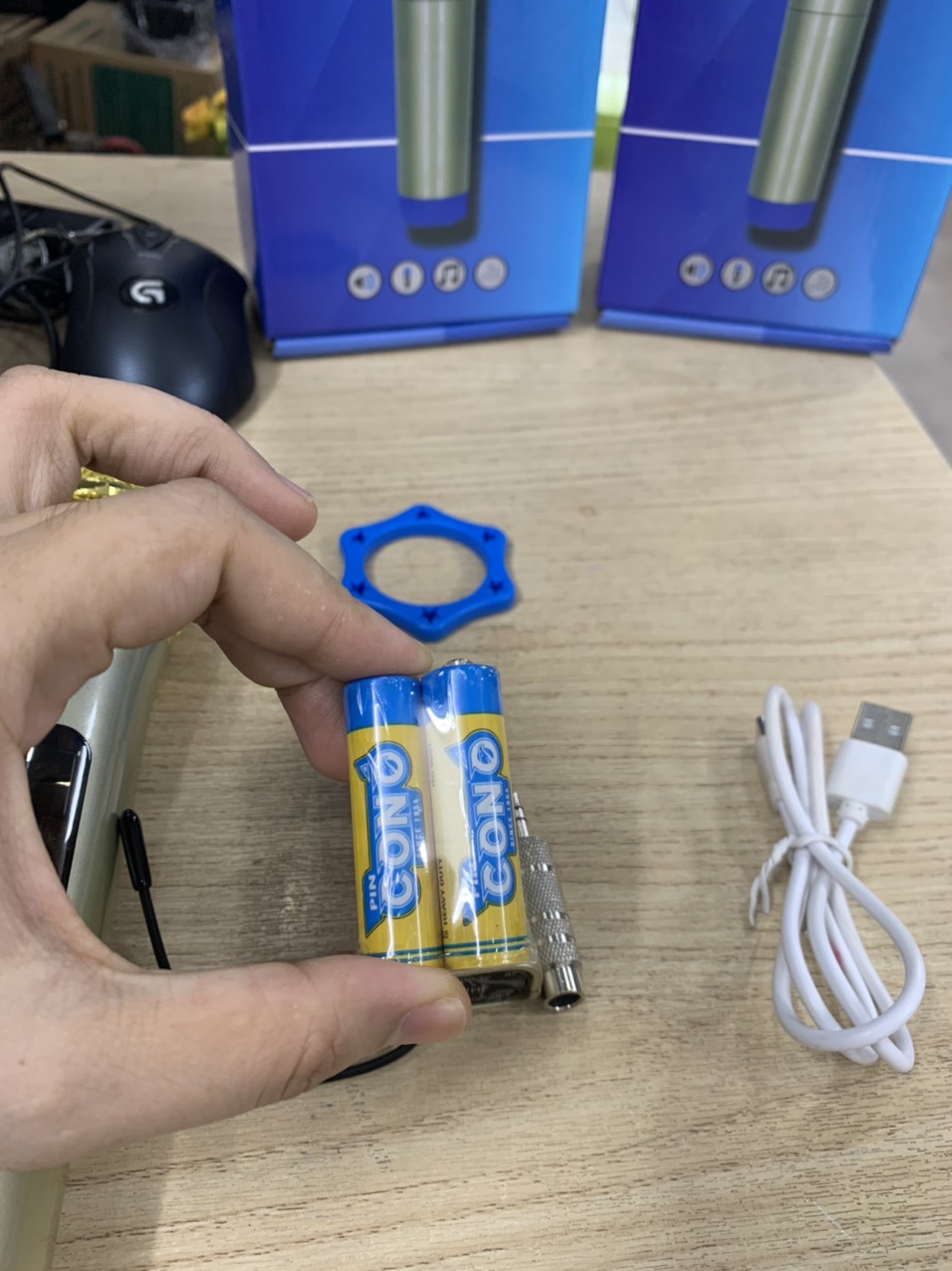 Micro không dây đa năng dùng cho mọi loại loa kéo B518