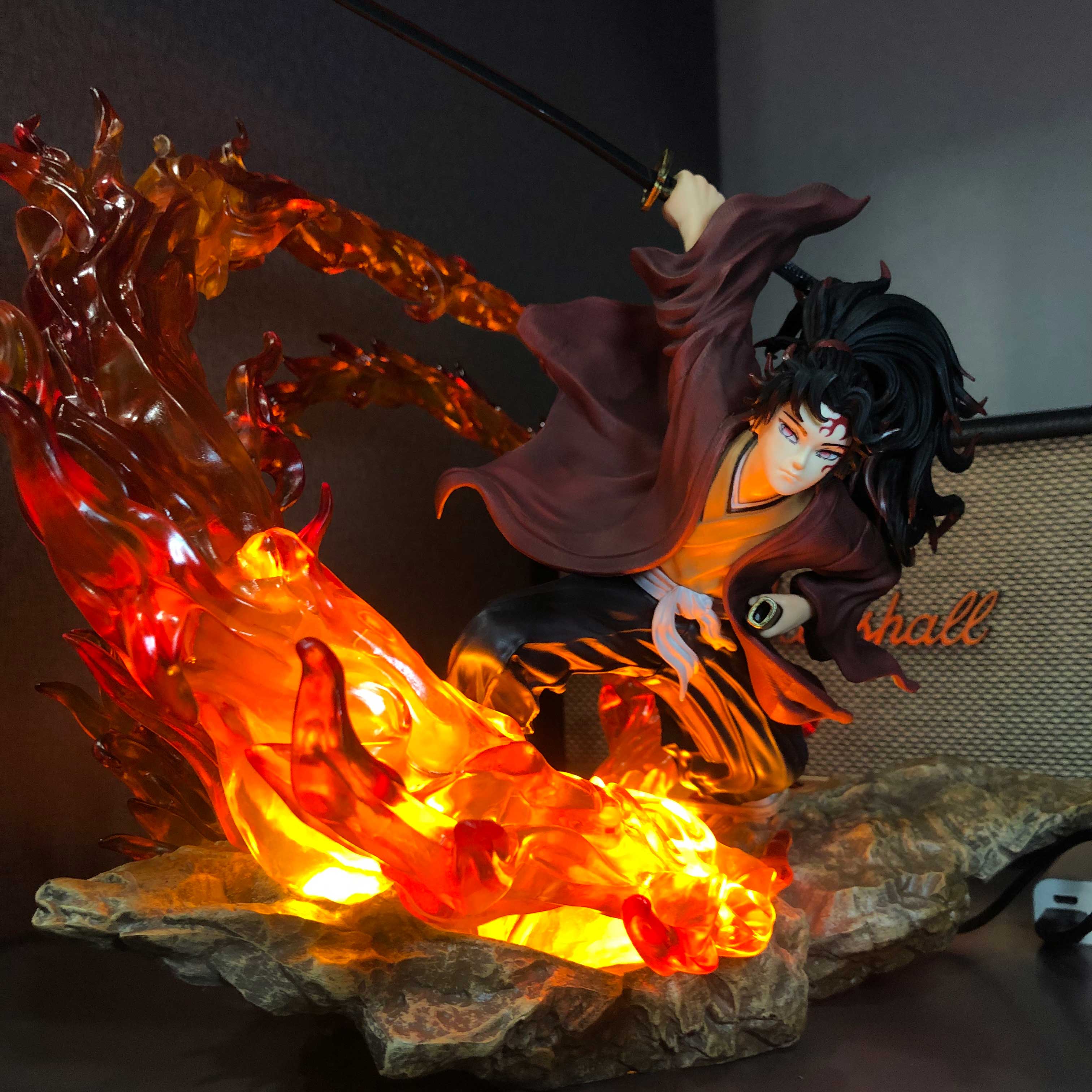 Mô hình Tsugikuni Yoriichi chiến đấu 38cm có LED - Kimetsu No Yaiba