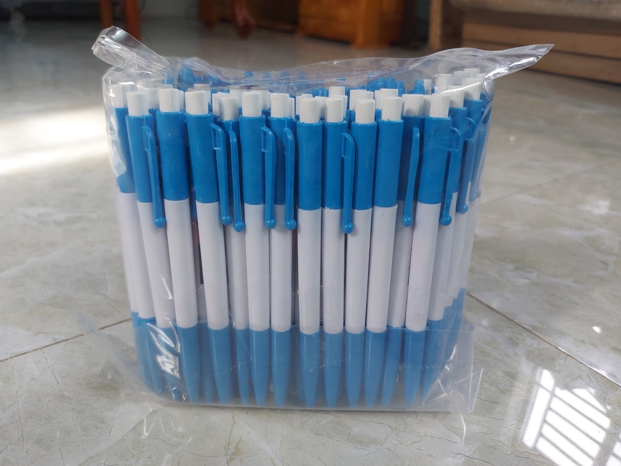 Set 100 bút bi mựa xanh ngòi 0.8mm