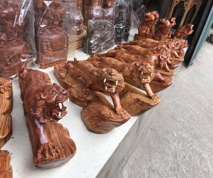 Tượng Con Hổ Gỗ Hương