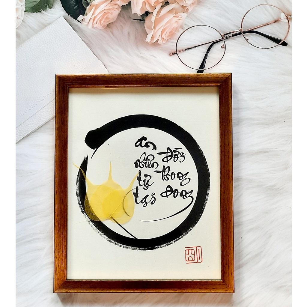Thư pháp lá bồ đề AN NHIÊN TỰ TẠI ĐỜI THONG DONG