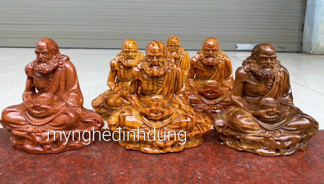 Tượng đạt ma sư khất thực bằng gỗ huyết long kt cao 15x15x7cm