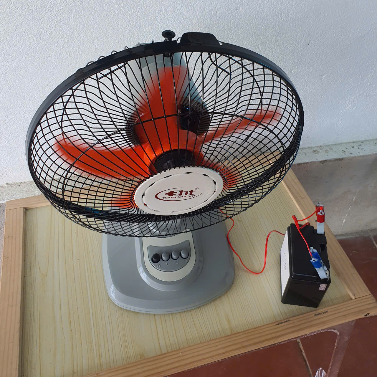 Quạt Kẹp Bình 12V, Có 3 Tốc Độ Gió Khác Nhau, Loại CN B3, Cánh 30cm gió mạnh.