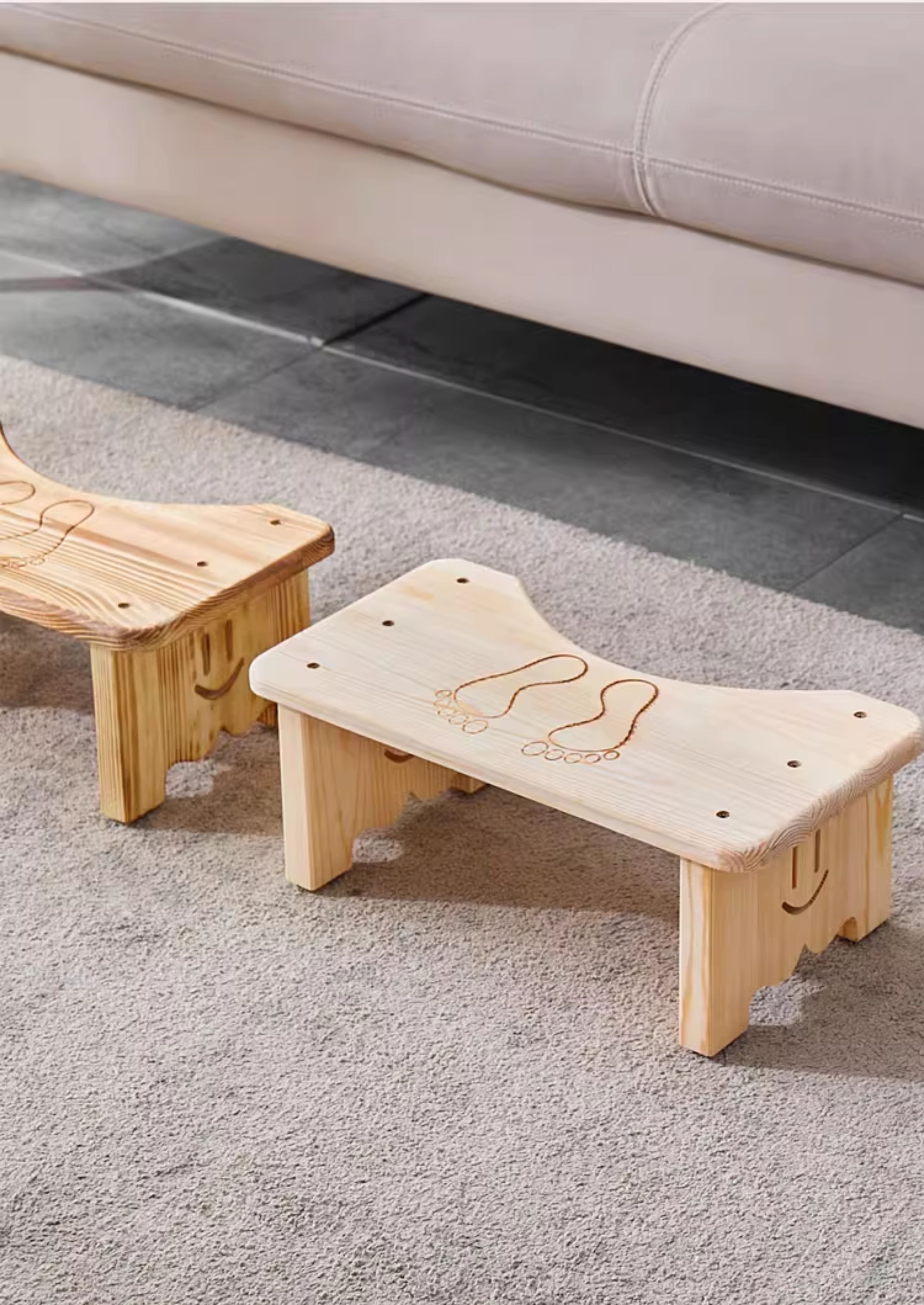 Ghế Gỗ kê chân đi toilet tạo góc nghiêng 35 độ dễ dàng đi vệ sinh hơn Chất liệu Gỗ tự nhiên Chắc Chắn