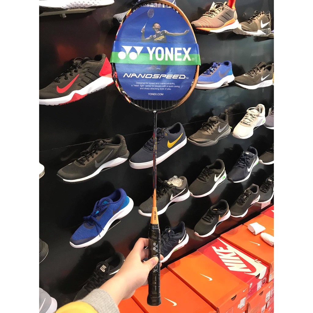 COMBO QUÀ TẶNG - Vợt cầu lông công thủ toàn diện YONEX khung Carbon siêu bền nhẹ dùng tập luyện thi đấu - tặng bao vợt + cuốn cán + cầu