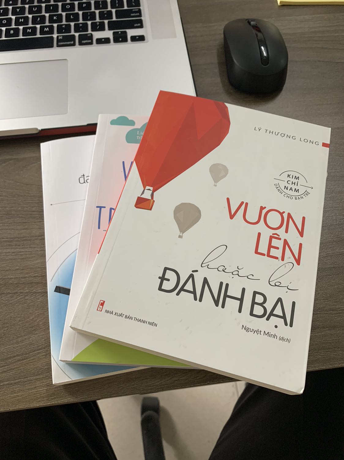 Combo 3 Khi Bạn Đang Mơ Thì Người Khác Đang Nỗ Lực + Mỗi Lần Vấp Ngã Là Một Lần Trưởng Thành +Vươn Lên Hoặc Bị Đánh Bại