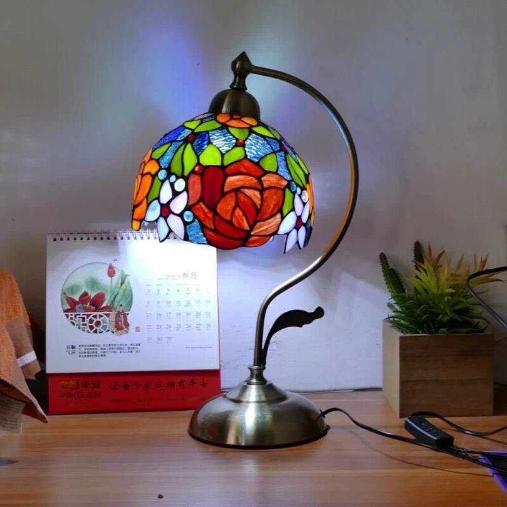 Đèn bàn Tiffany hình vòm bằng đá màu xanh lá xanh dương