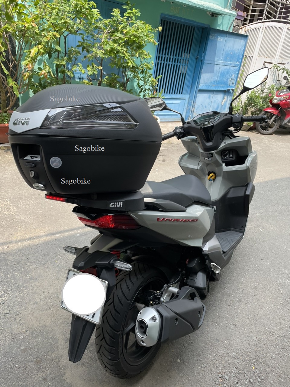 Thùng xe Vario 160, thùng givi B34NT kèm đế M7MN-S có đèn stop