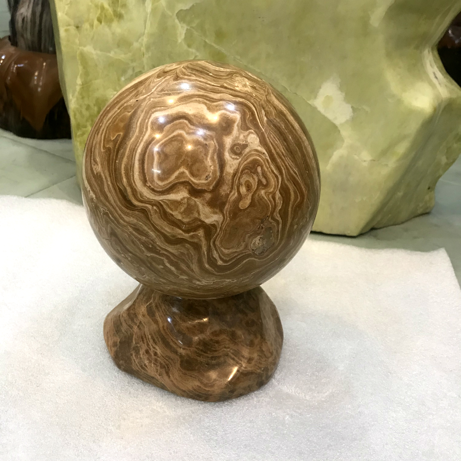 Cầu bi đá 100% tự nhiên dòng canxite màu vàng cho người mệnh Kim và Thổ đường kính 17.5 cm cân nặng khoảng 10 kg