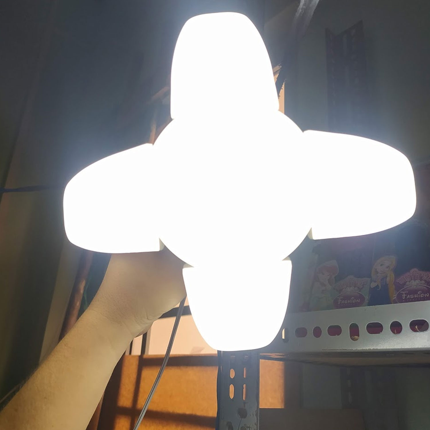 Đèn Led 4 Cánh Quạt 1 Đèn Tròn Trung Tâm KhoNCC Hàng Chính Hãng - Với 5 Bóng Siêu Sáng Tỏa Đều Không Gian - NLM-LED4C60W