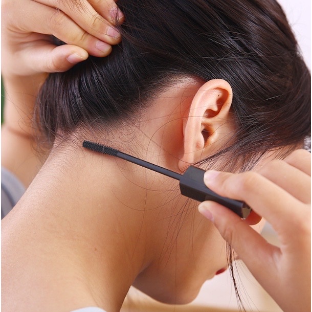 Lược chuốt tóc con chống rối không bị bết chải gọn các tóc con vào nếp giúp tạo kiểu tóc dễ dàng ,nhỏ gọn tiện mang theo mọi nơi