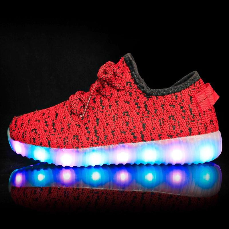 Giày phát sáng màu đỏ sần phát sáng 7 màu 11 chế độ đèn led