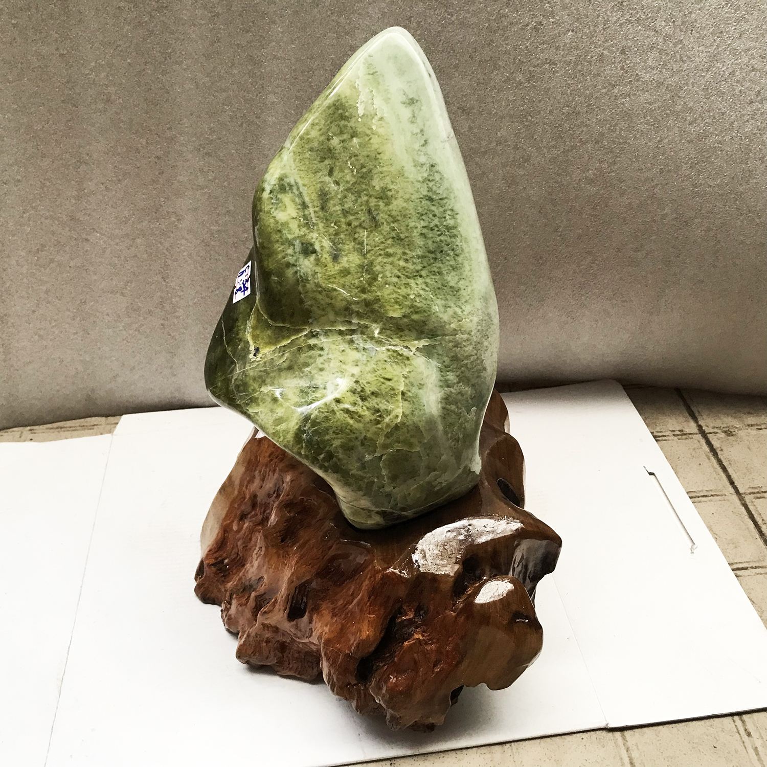 Cây đá để bàn tự nhiên màu cốm nặng hơn 8 kg, cao hơn 40 cm cho người mệnh Hỏa và Mộc