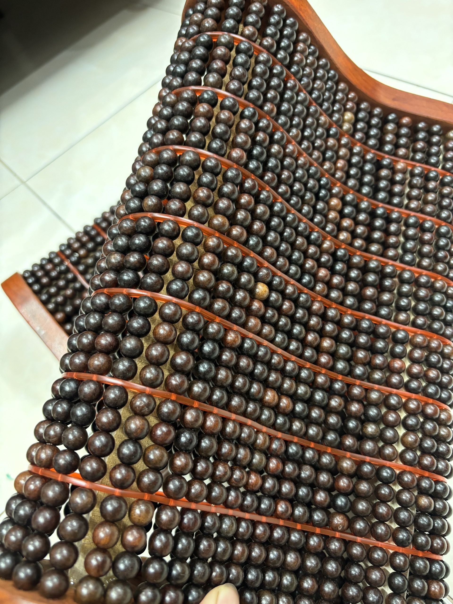 Gối Công Thái Học , Gối Hạt Gỗ Mun Cao Cấp ( video , hình thật )