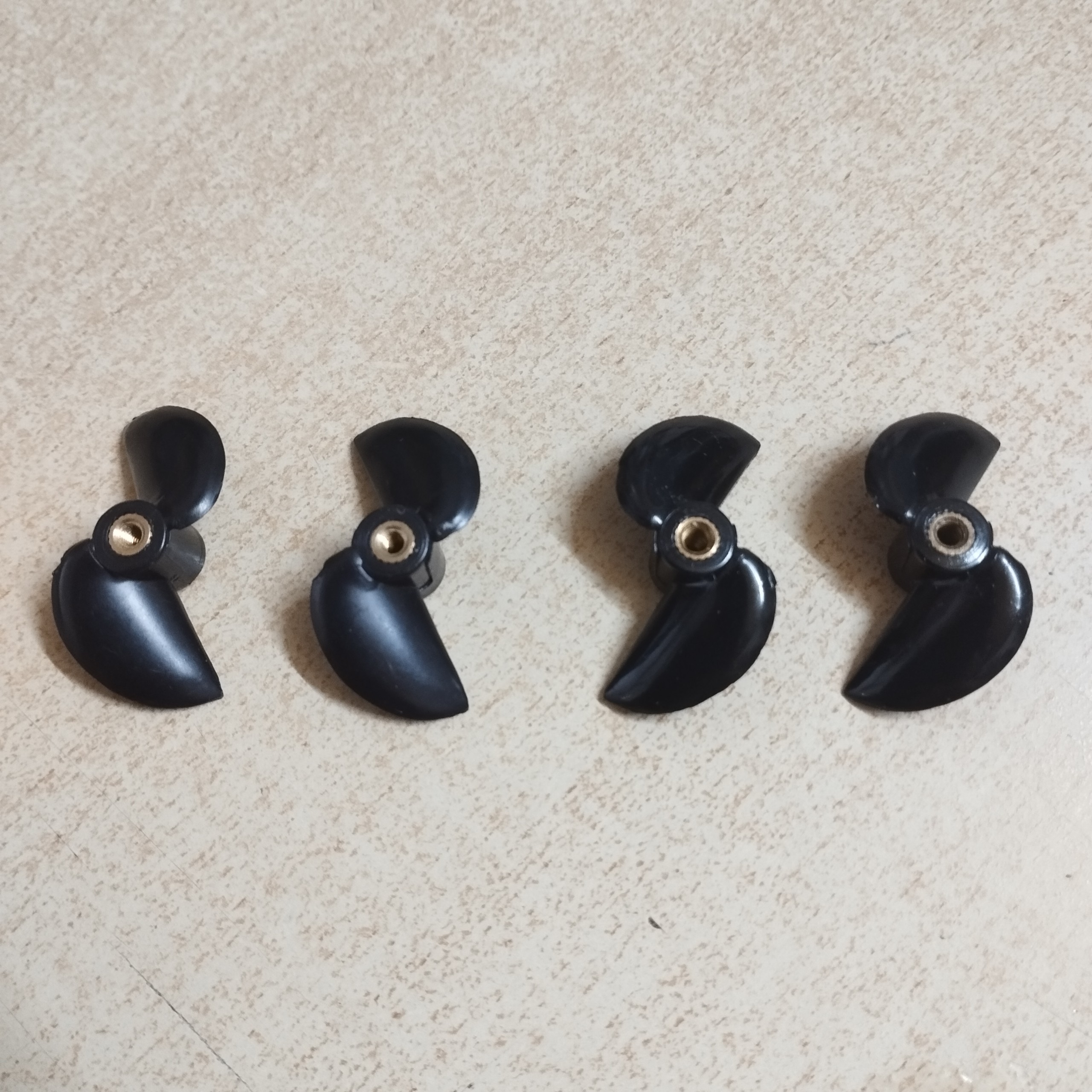 Chân vịt có ren xoắn kích thước 3x36mm, bán theo cặp thuận nghịch