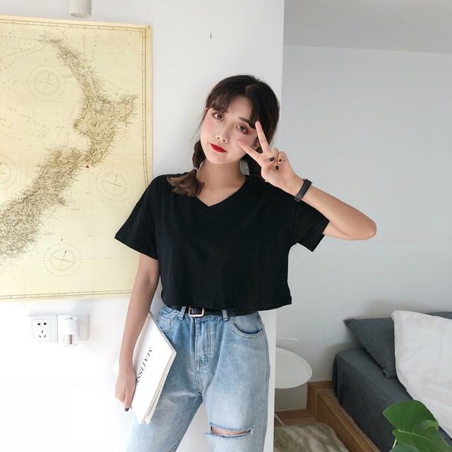 Áo kiểu croptop cổ tim quyến rủ
