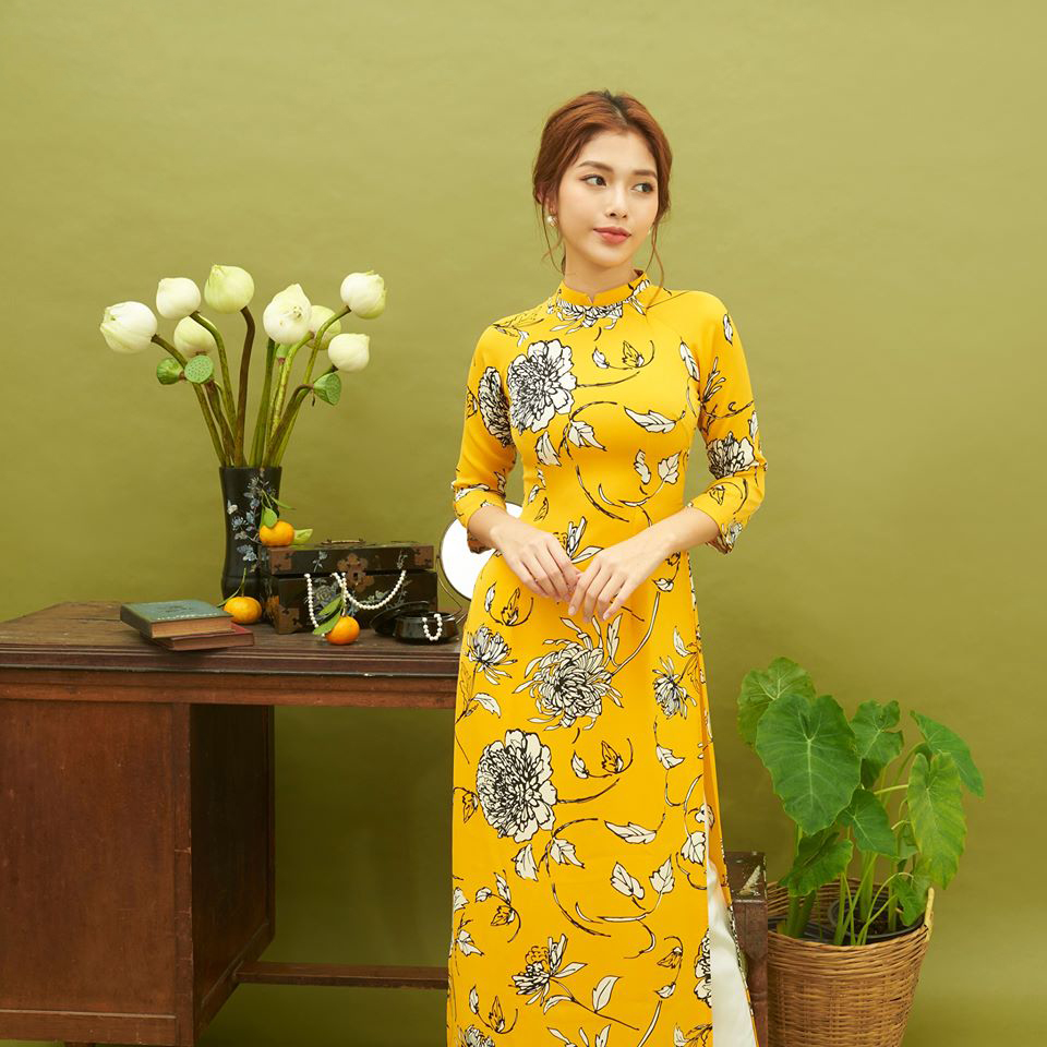 Áo dài lụa truyền thống