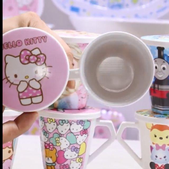 LY NHỰA CẦM TAY CÓ NẮP KITTY HOUSE