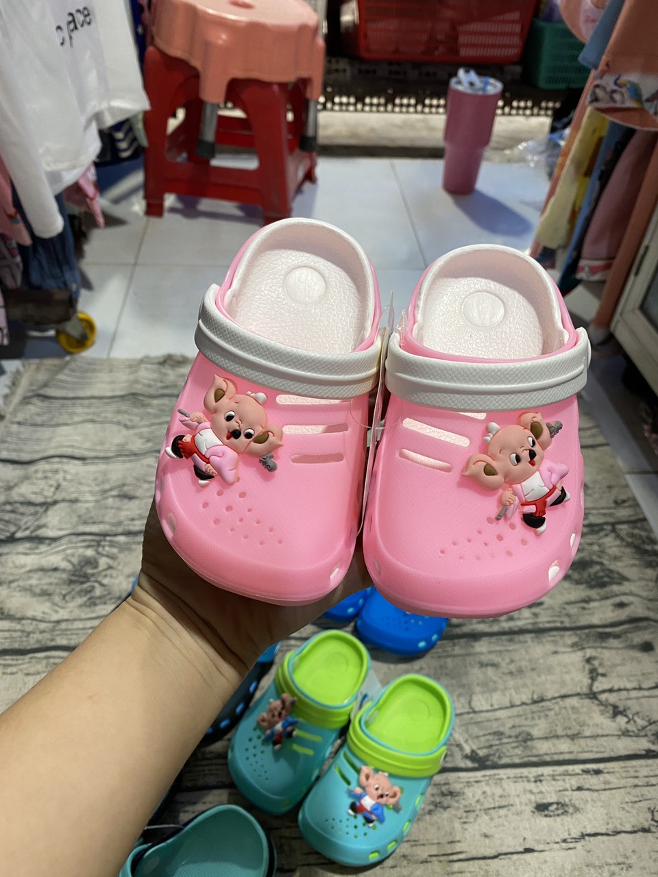 Tên sản phẩm* DÉP SỤC CHO BÉ NHỰA MỀM ÊM CHÂN TRAI GÁI size 20-35