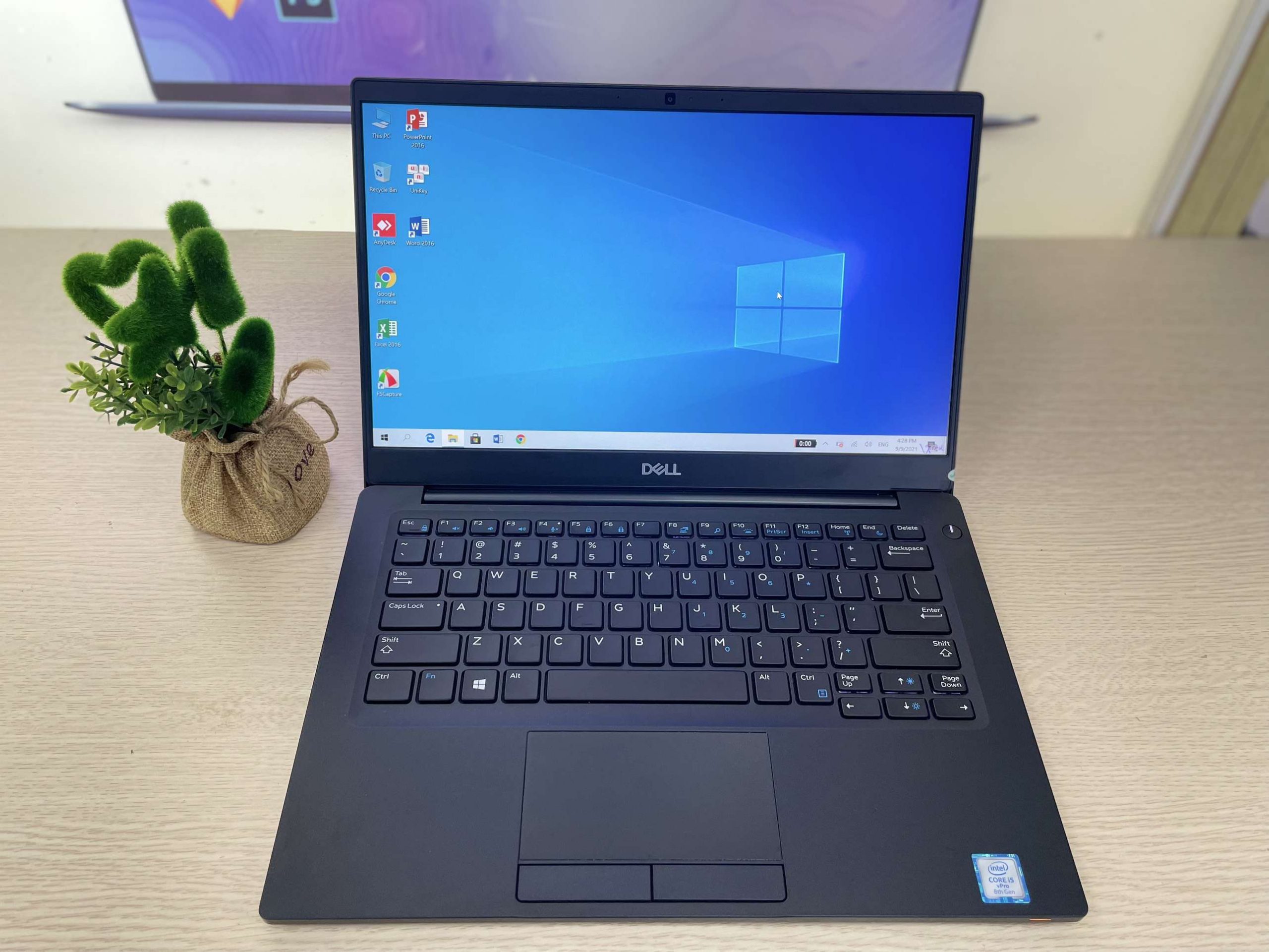 Hình ảnh Laptop Dell Latitude 3590  Core i5 7200U- Ram 8GB- 128GB SSD Ổ cứng -Màn hình 15-6 inch BH 6 thang - Hàng chính hãng