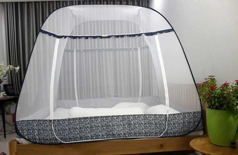 Màn chụp cao cấp Mộc Miên đỉnh rộng - Mẫu Xanh Đen Hoạ Tiết Chiếc Lá - Kích thước 1,8mx2m - 2 cửa