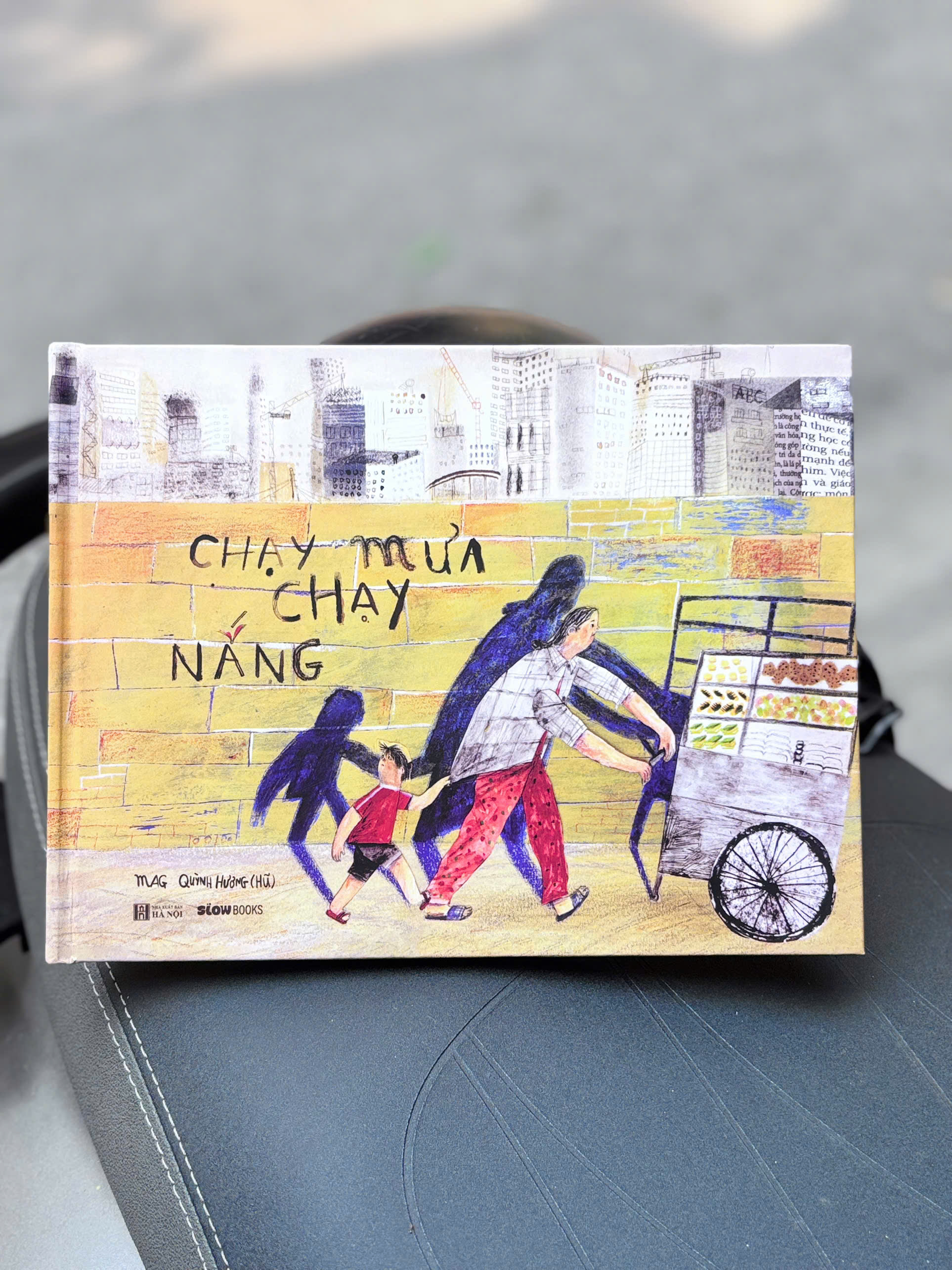 (Bìa cứng in màu) CHẠY MƯA CHẠY NẮNG - Quỳnh Hương (Hũ) sáng tác | MAG minh hoạ - Slowbooks
