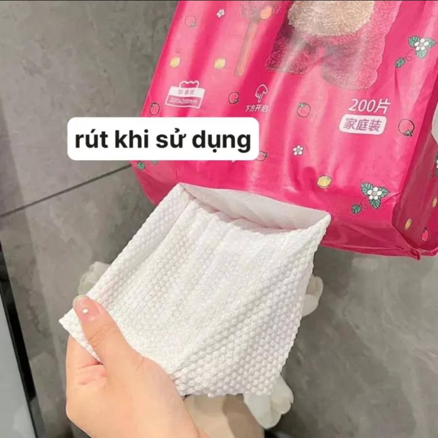 Túi khăn lau cotton 200 tờ Gấu Dâu đa năng 20x20cm - khăn dùng 1 lần gấu lotso treo tường dạng rút mềm mại an toàn