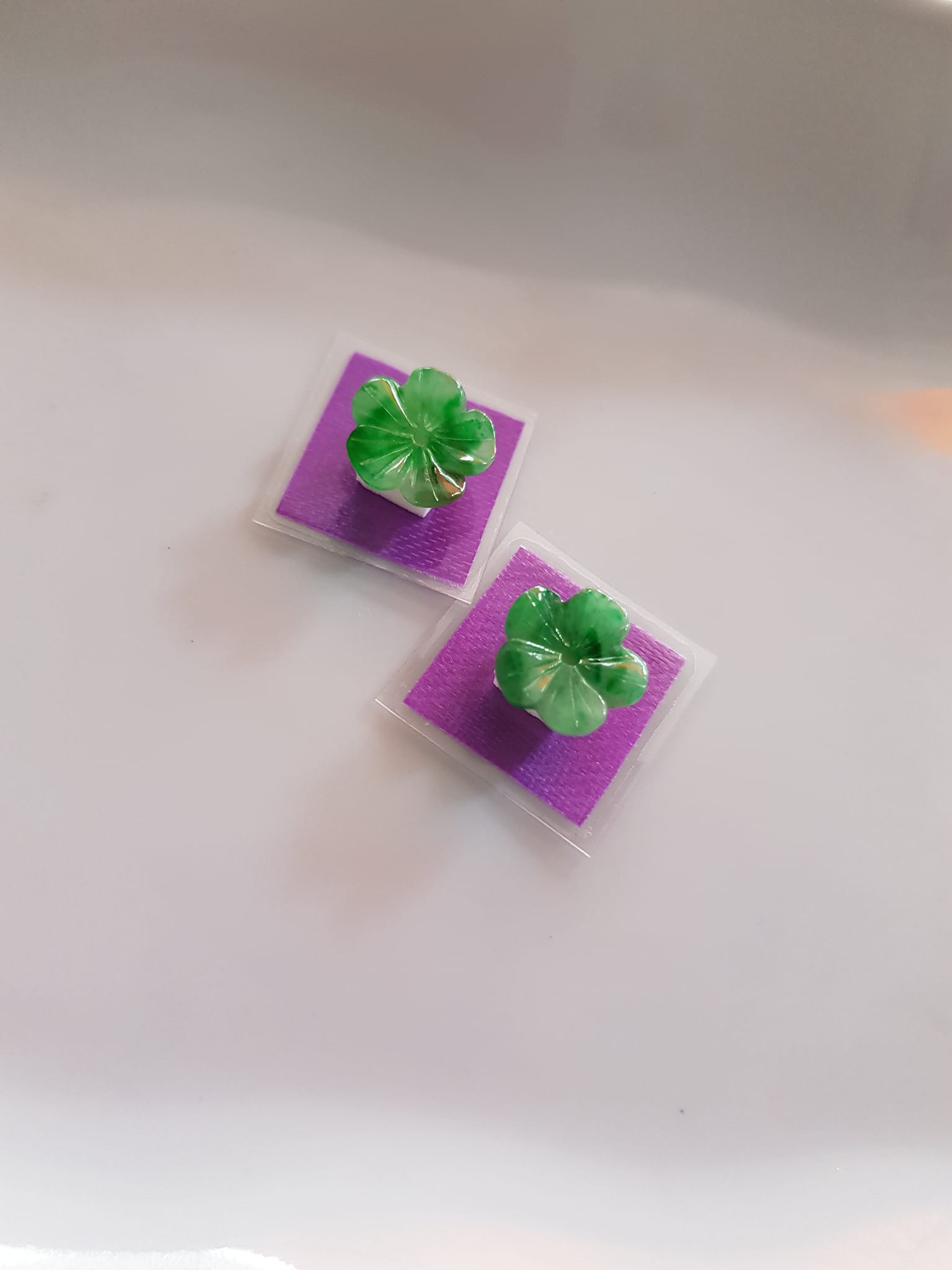 Đôi bông tai Hoa Mai Mới xinh đẹp Màu xanh lý ngọc tươi đẹp 10mm x dầy 1,2mm Chất liệu đá cẩm thạch tự nhiên Nữ bọc vàng đeo rất đẹp sang ạ