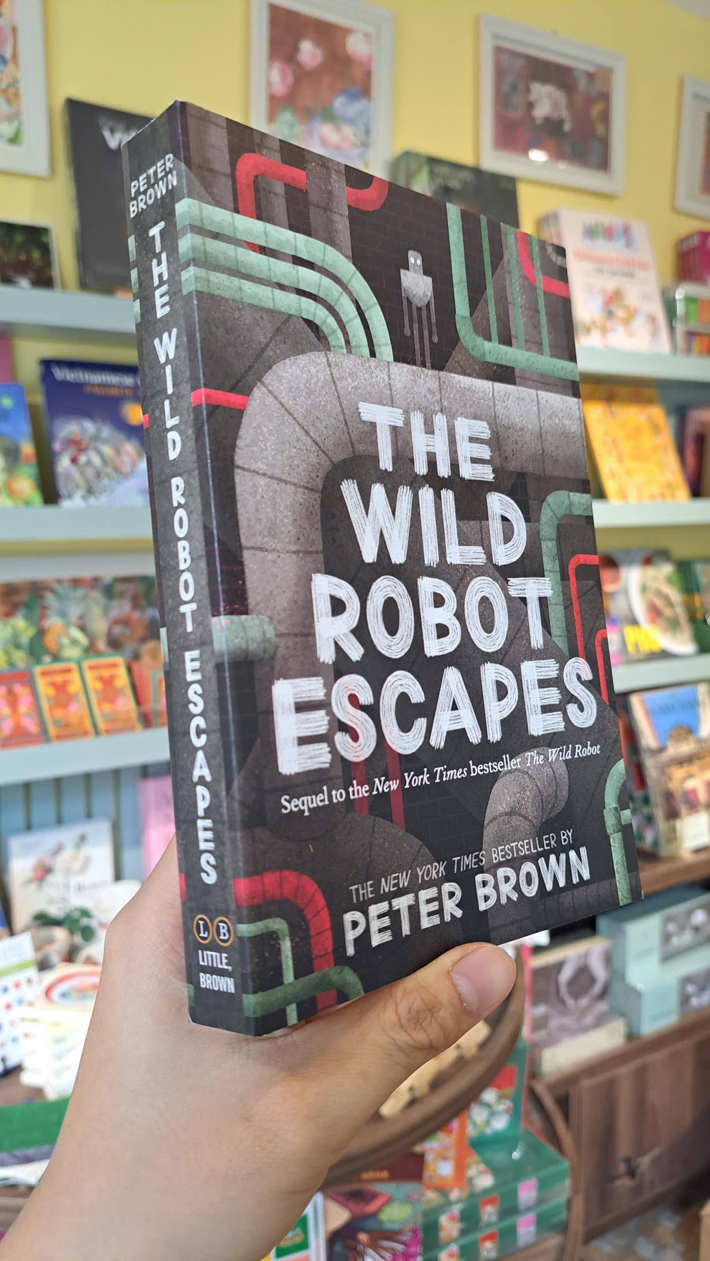 Sách - The Wild Robot Escapes by Peter Brown | Science Fiction / Văn học Thiếu nhi / Ngoại văn