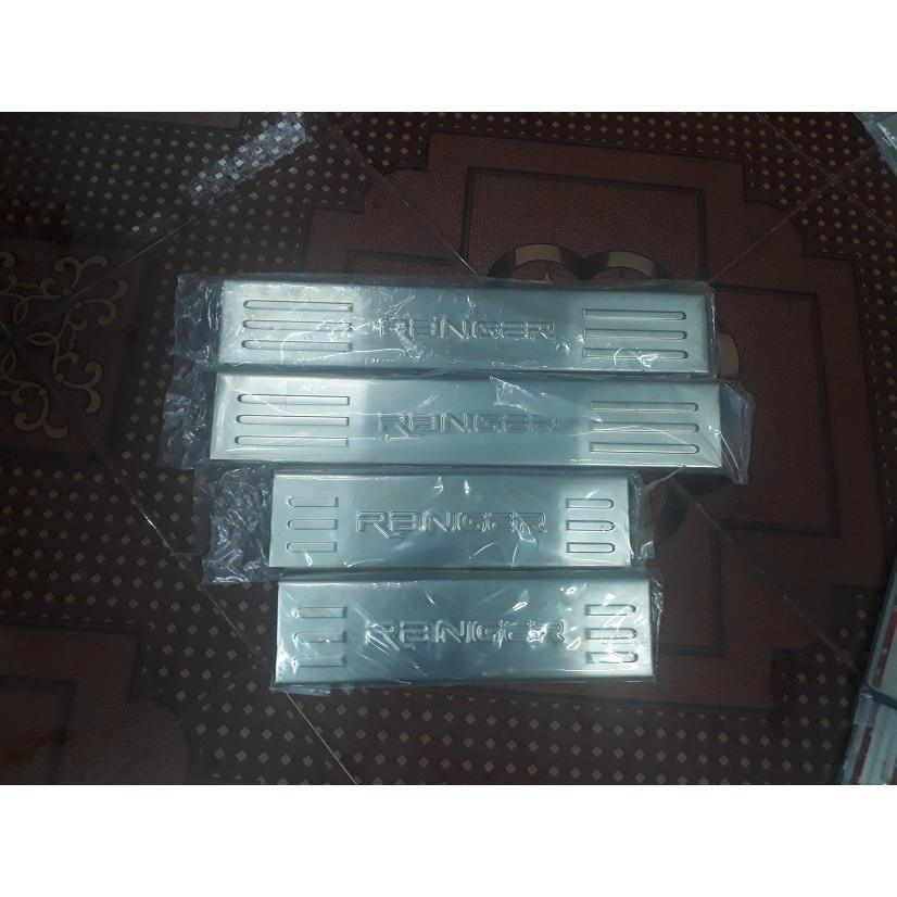Bậc giẫm chân trong inox dành cho xe Ranger