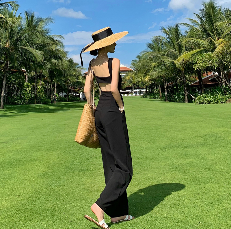 Jumpsuit đen đơn giản