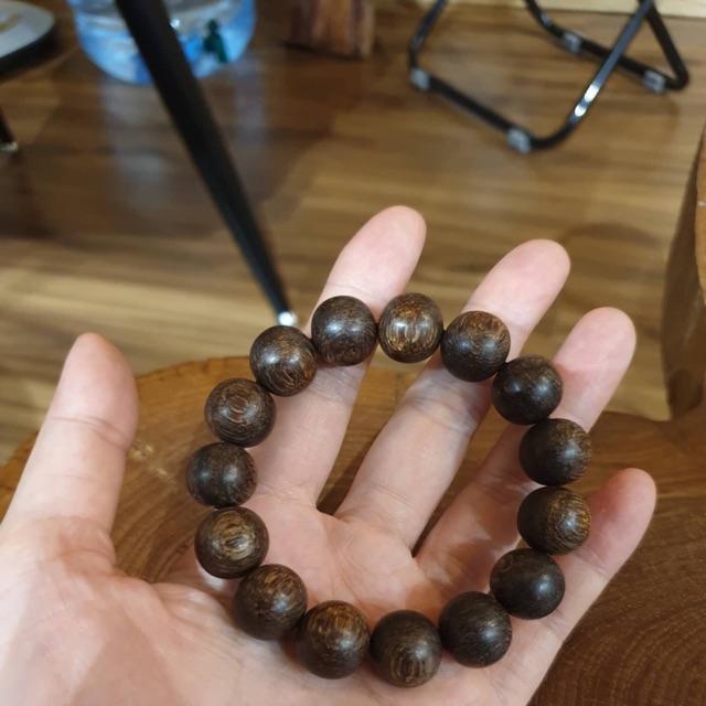 Vòng trầm hương thiên nhiên sánh chìm