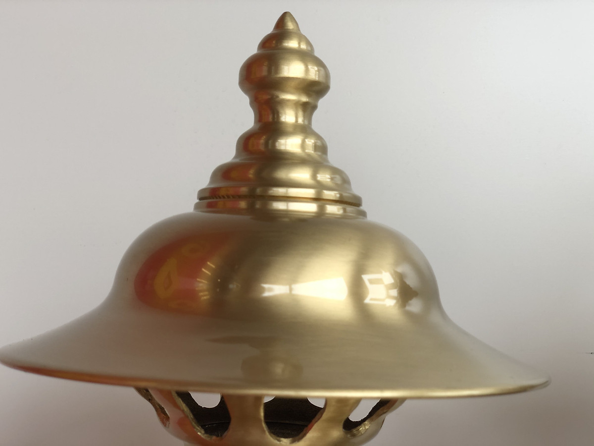 Đèn thờ điện bằng đồng vàng KH2663