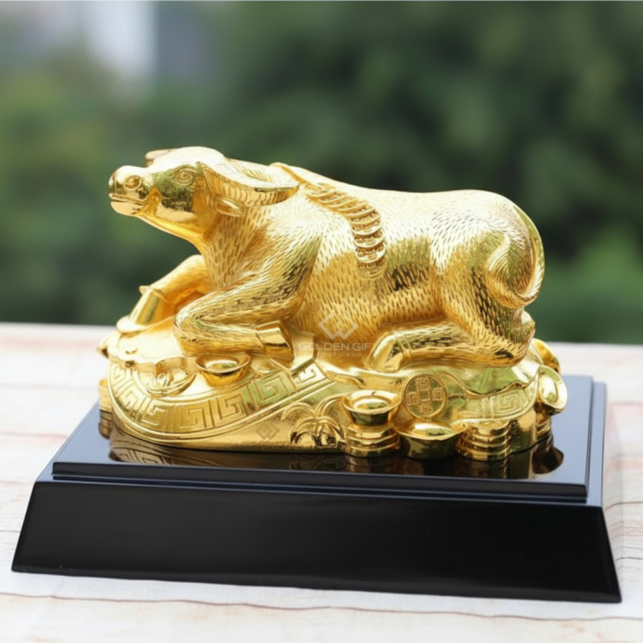 Tượng Kim Ngưu mạ vàng size nhỏ - TKNV01 - Linh vật Trâu đúc đồng mạ vàng 24K cao cấp