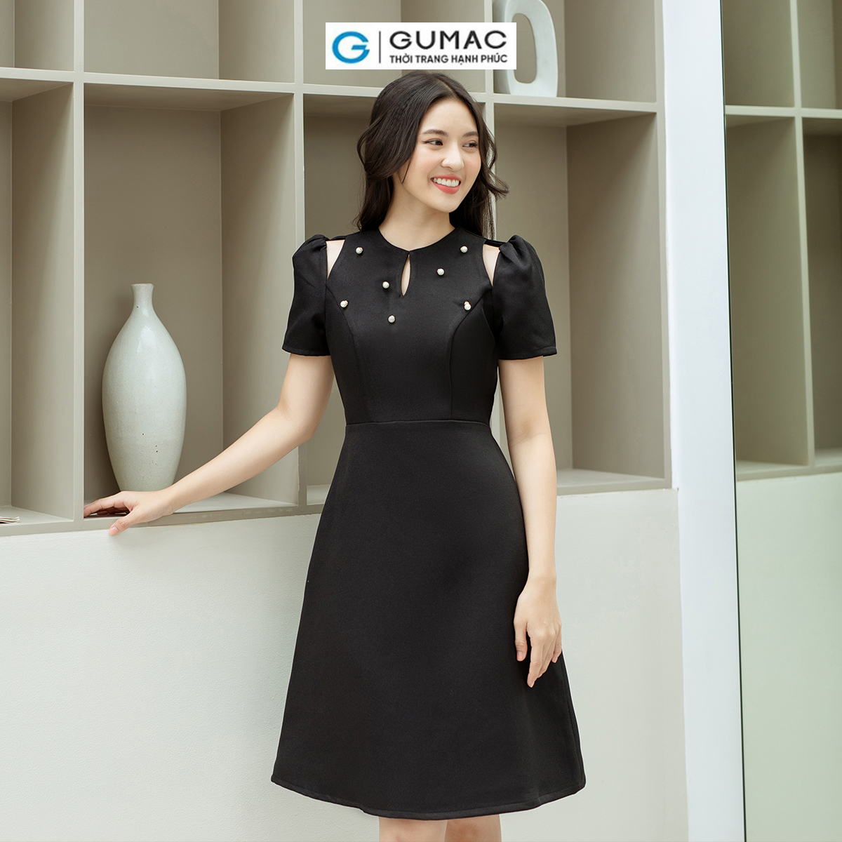 Đầm A đính phụ kiện GUMAC DD08040