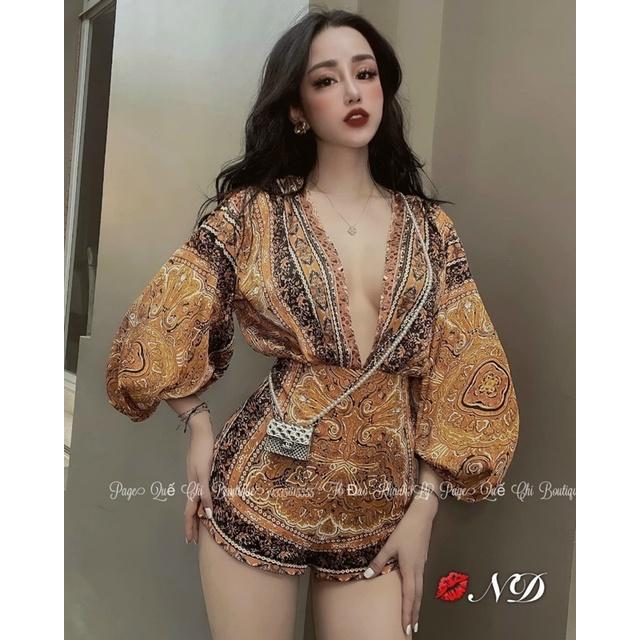 Jumsuit hoạ tiết cổ V