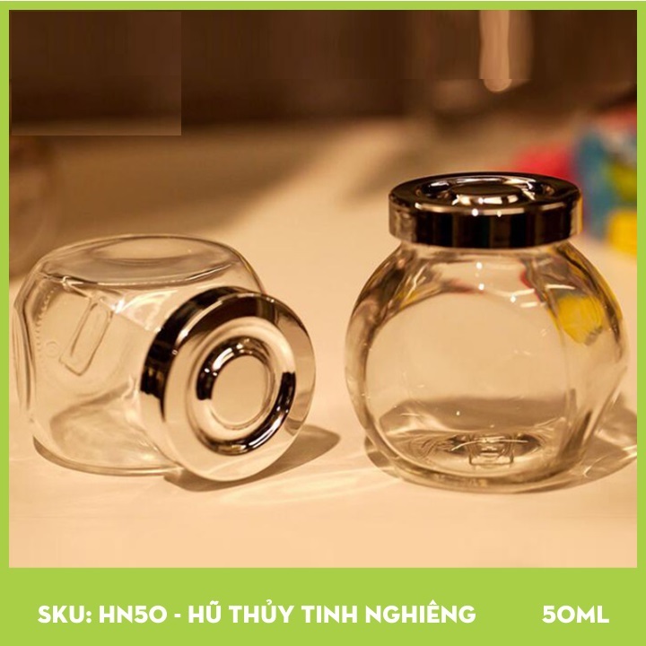 Hũ Thuỷ Tinh Nghiêng Nắp Nhựa Bạc 50ml